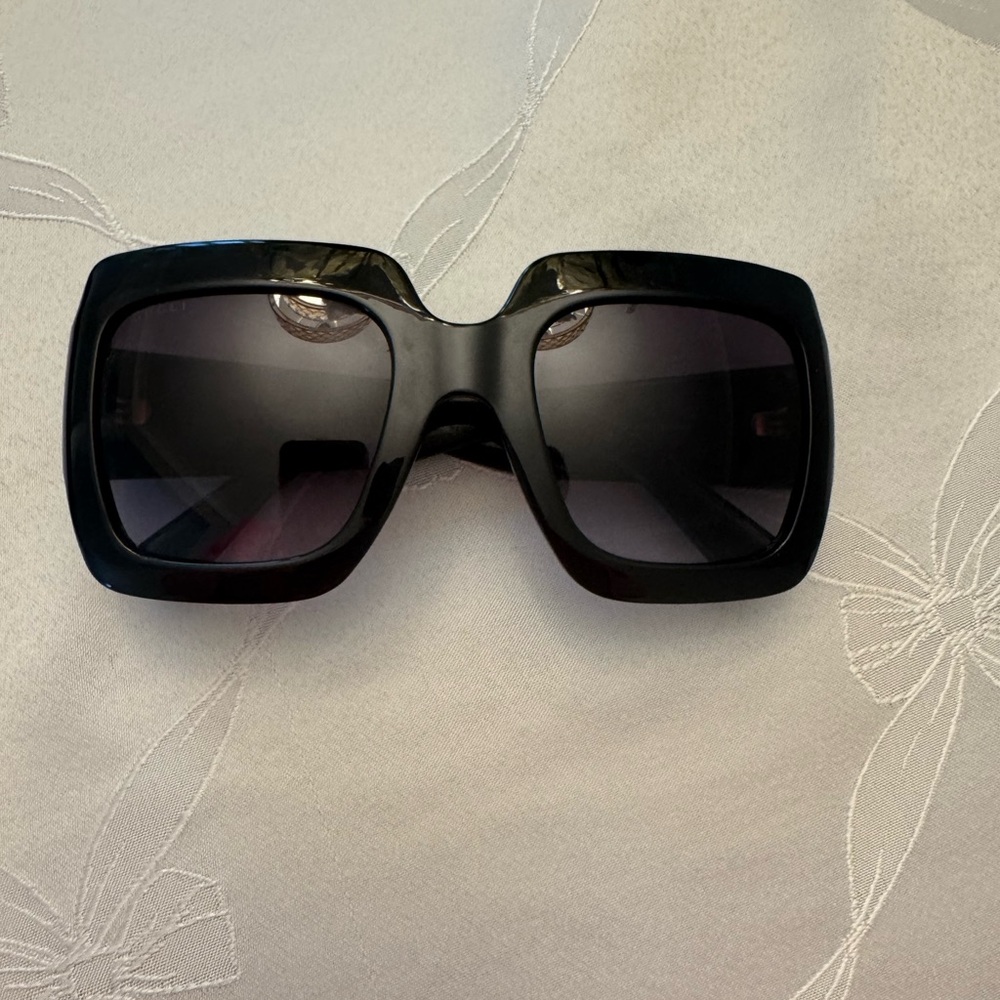Gucci Black Sunglasses with Gold Accents - Picture 2 of 7